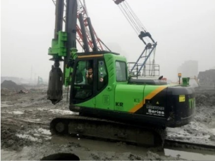 عمق الحفر 83m آلة تحميل الطوابق الدوارة قطر 2500Mm عزم الدوران 360 KN.M KR360c جهاز تحميل الطوابق الدواري