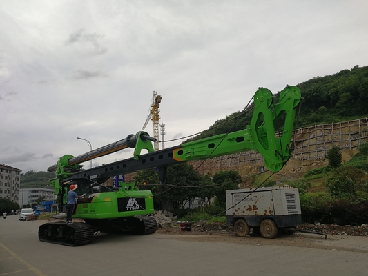 220kN.M آلة حفر الثقوب الدوارة KR220C 66t عمق الحفر 64 / 51m 35 Mpa محطة حفر تدور