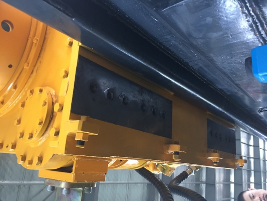 KR60A الروتاري دق خوازيق آلة حفر مركزية خرسانية / آلة حفر نفق 65 KN